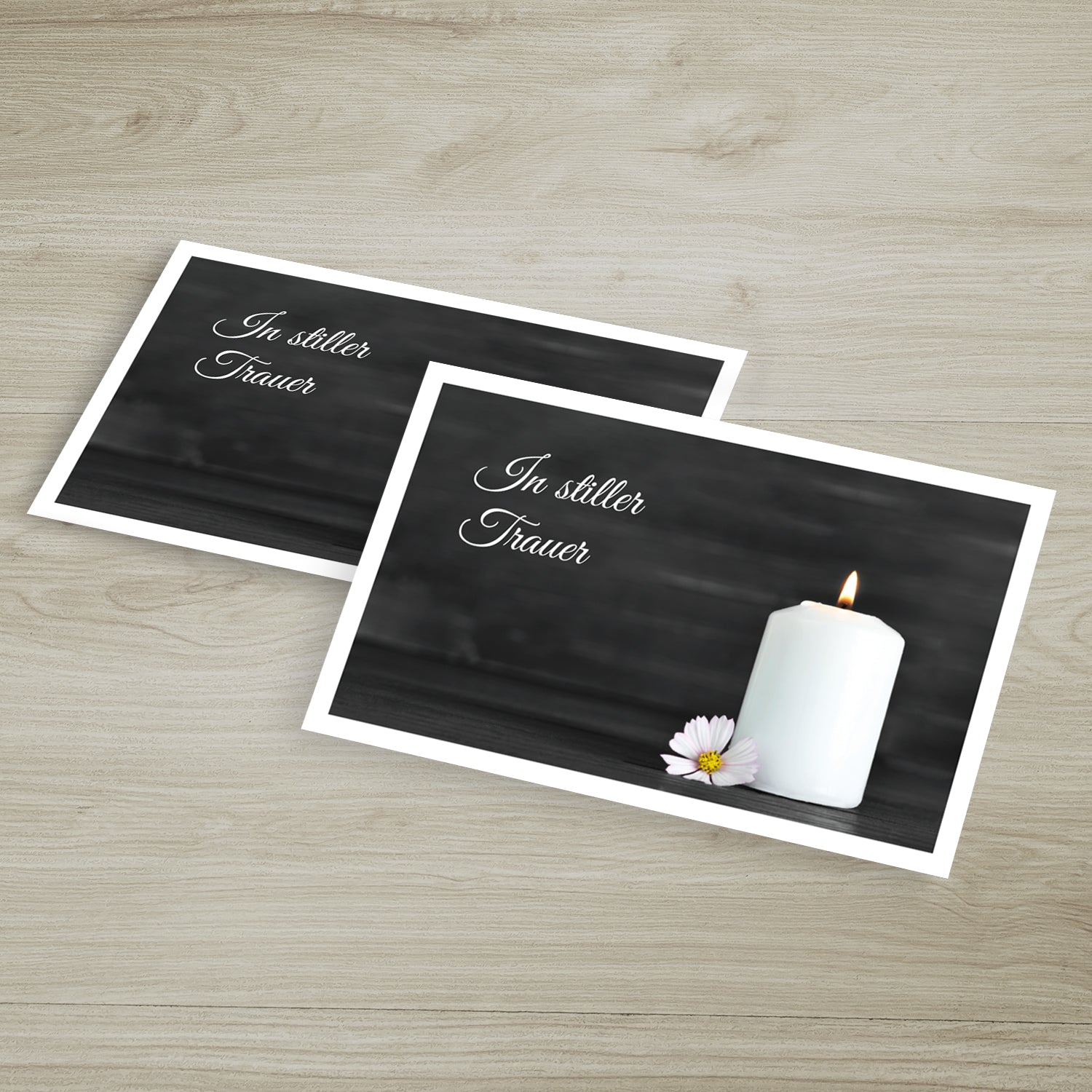 Zwei hochwertige, nachhaltig gestaltete Trauerkarten mit Kerzen- und Blumenmotiv im modernen Design.