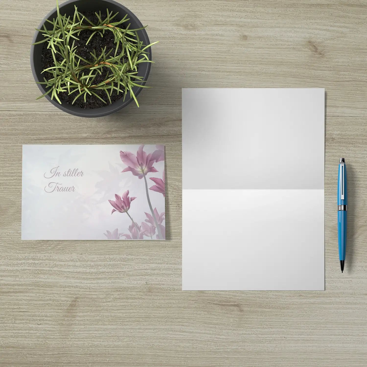 Nachhaltige Trauerkarte mit floralem Design und dezentem Spruch "In stiller Trauer", hochwertige Klappkarte mit Umschlag auf .