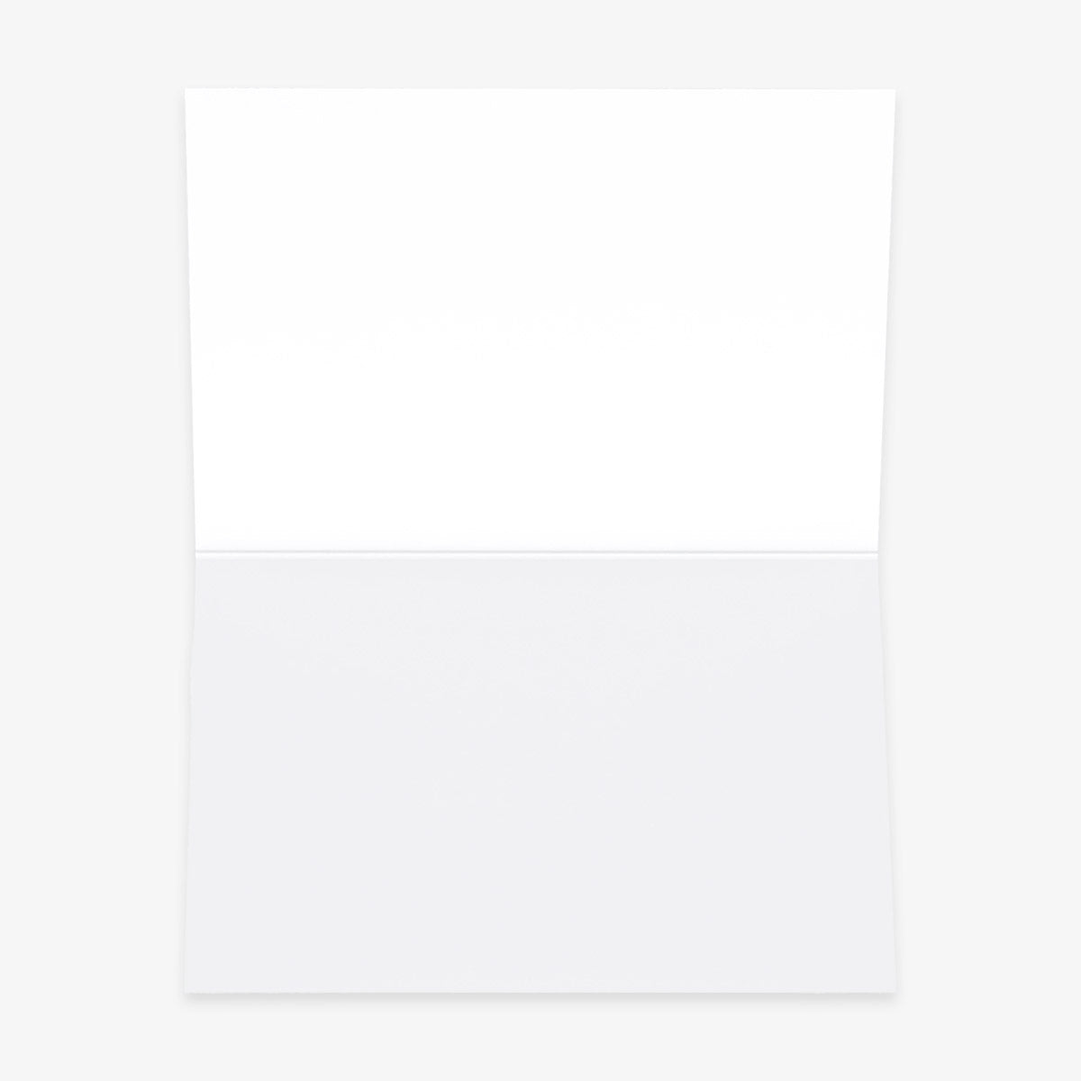 Offene, hochwertige, nachhaltige Klappkarte mit schlichtem, einfühlsamem Design ohne Aufdruck.