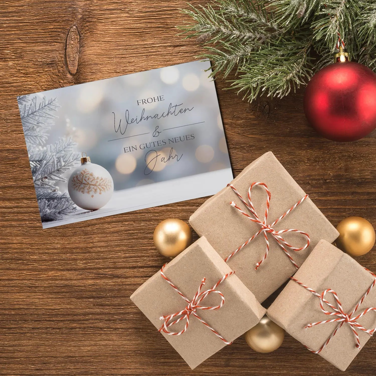 Romantische Weihnachtskarte mit festlicher Gestaltung und einladend-gemütlichem Charakter.“